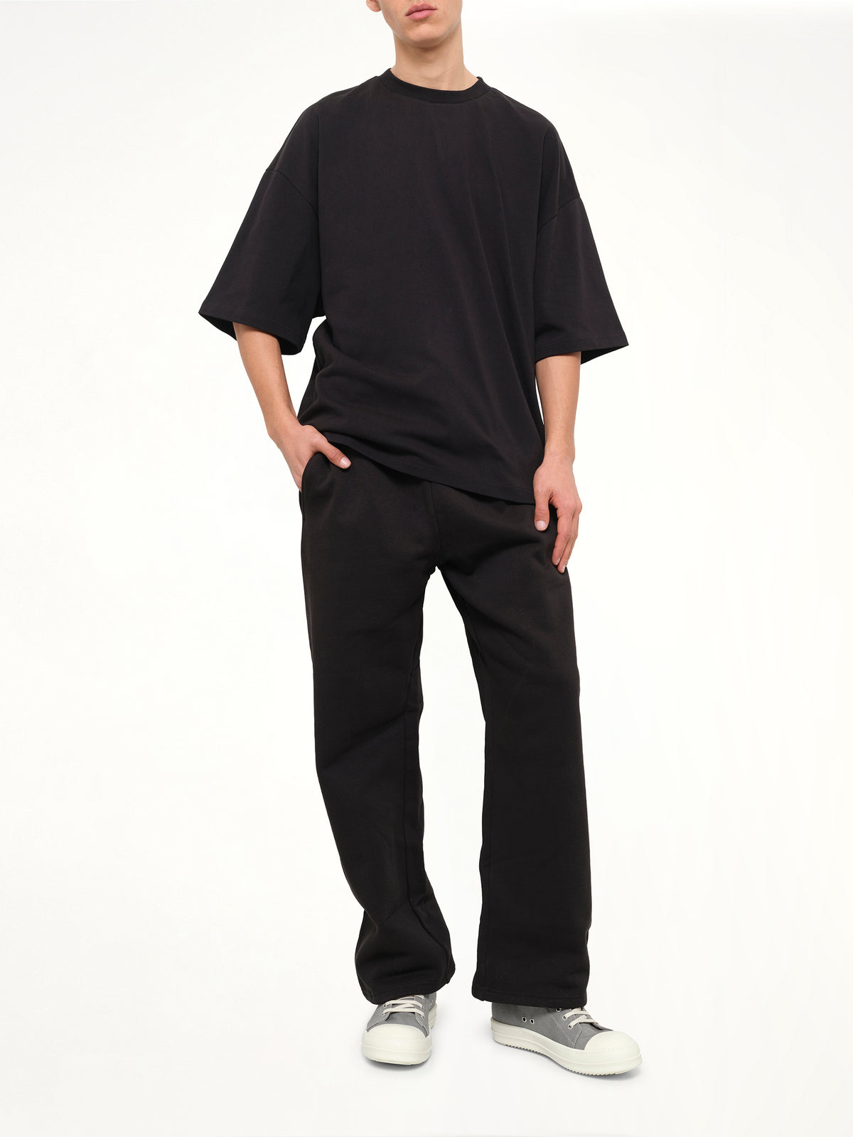 Straight Leg Sweatpant in Black