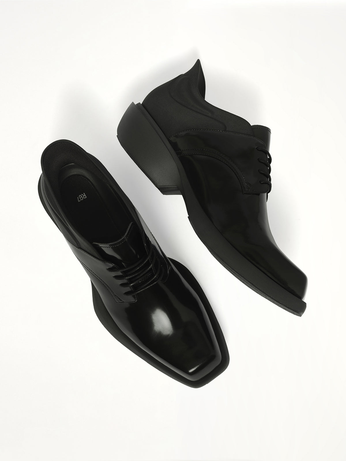 RE001 Derby in Black