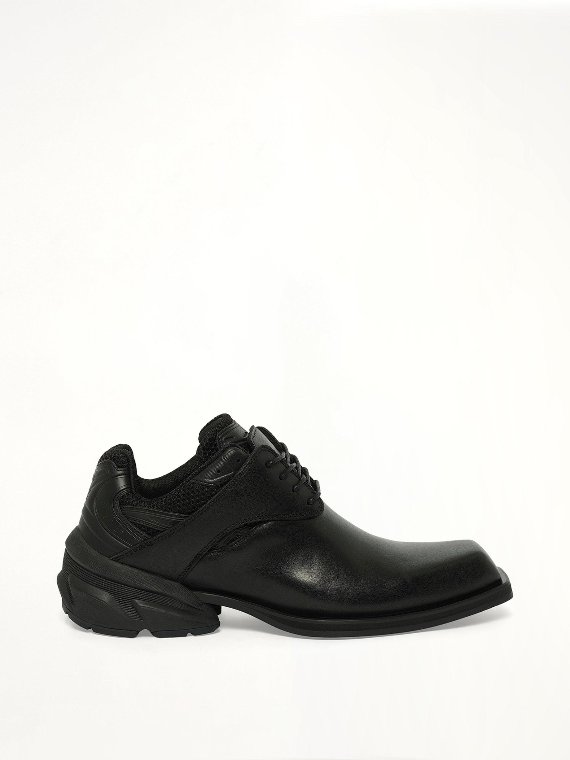 Starting Blocks Hybrid Derby in All Black