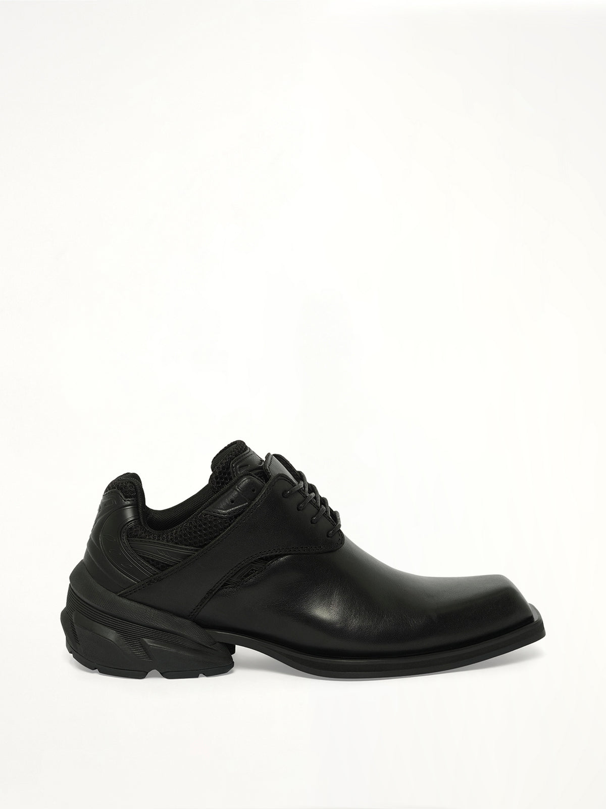Starting Blocks Hybrid Derby in All Black