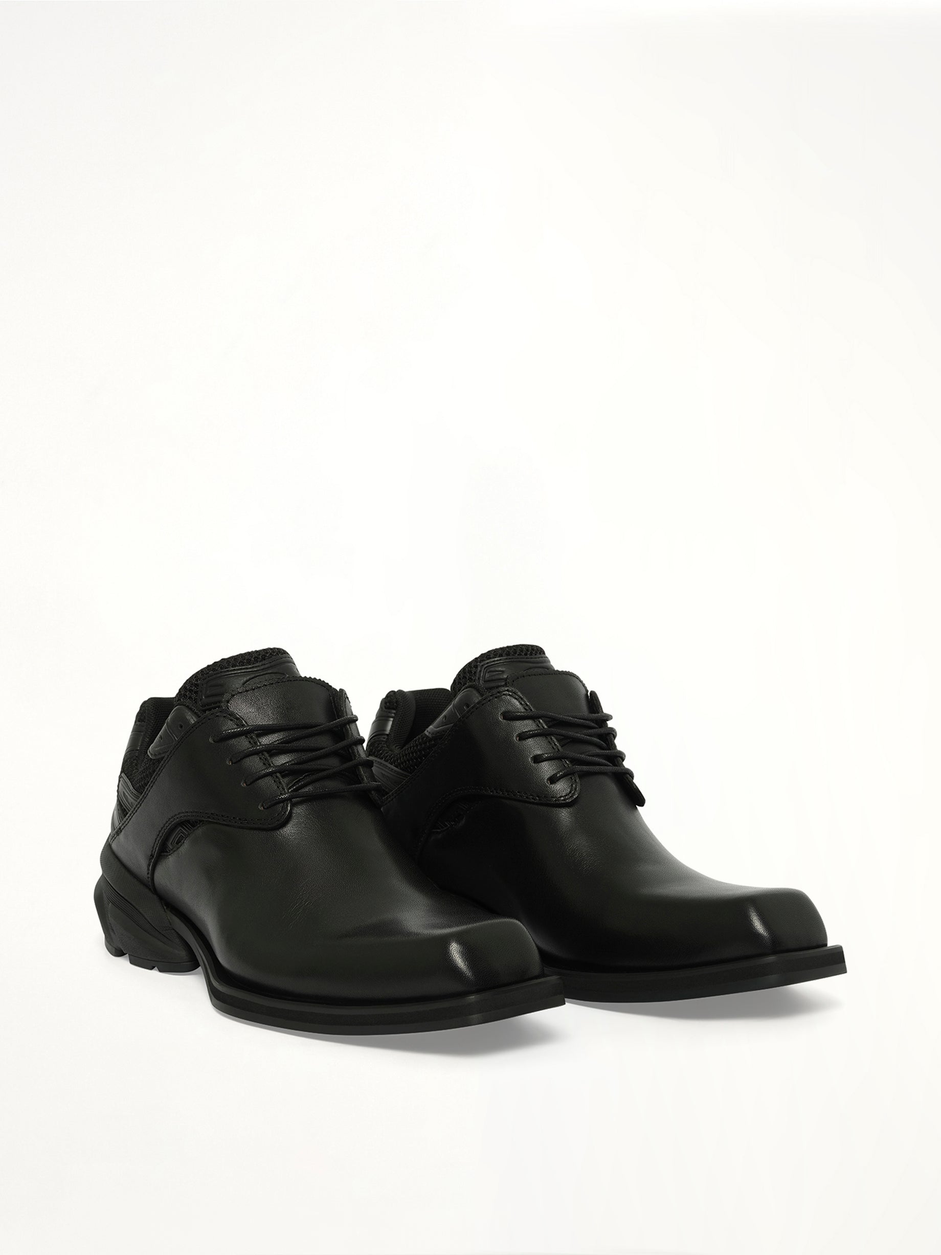 Starting Blocks Hybrid Derby in All Black