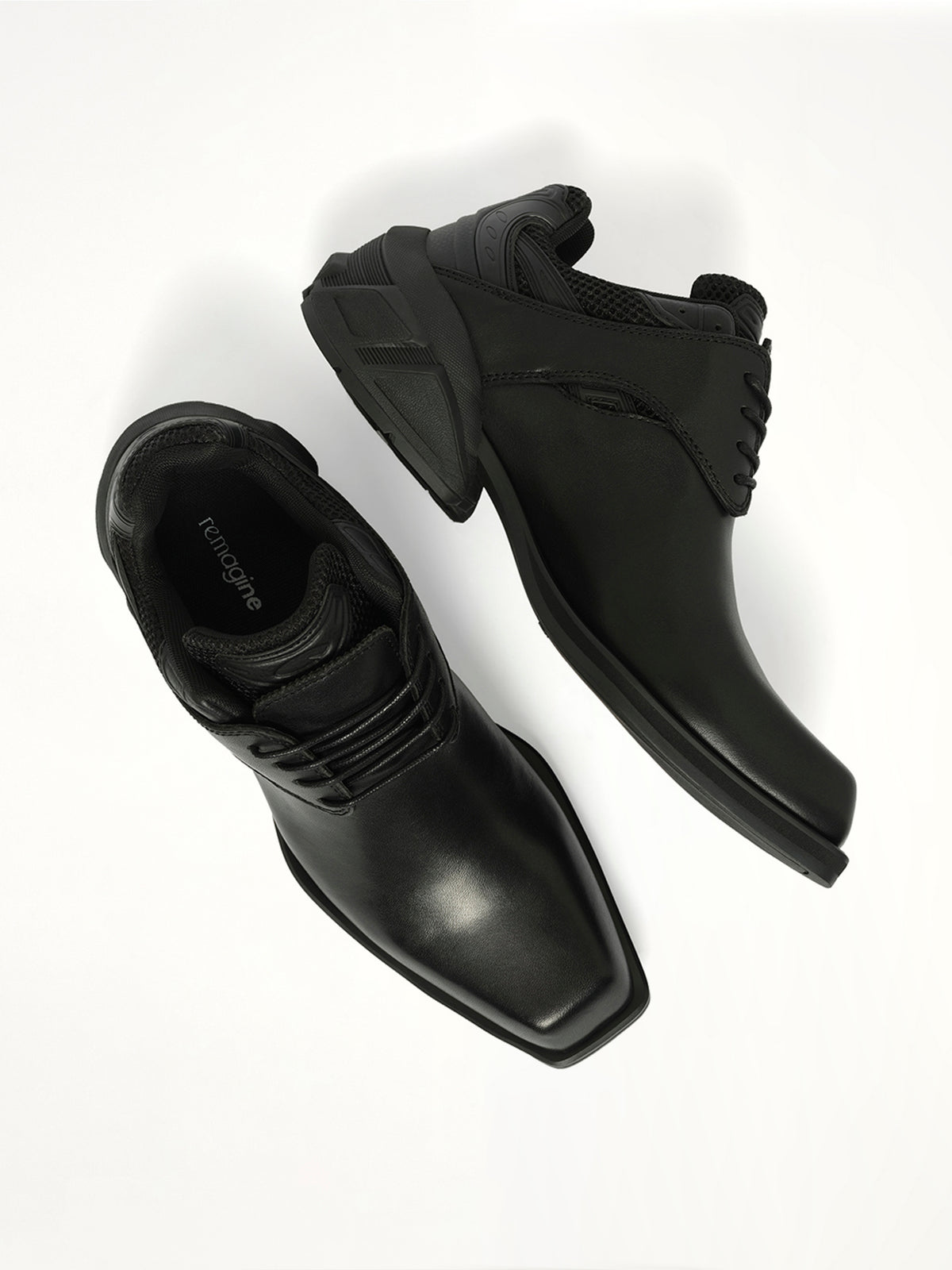 Starting Blocks Hybrid Derby in All Black