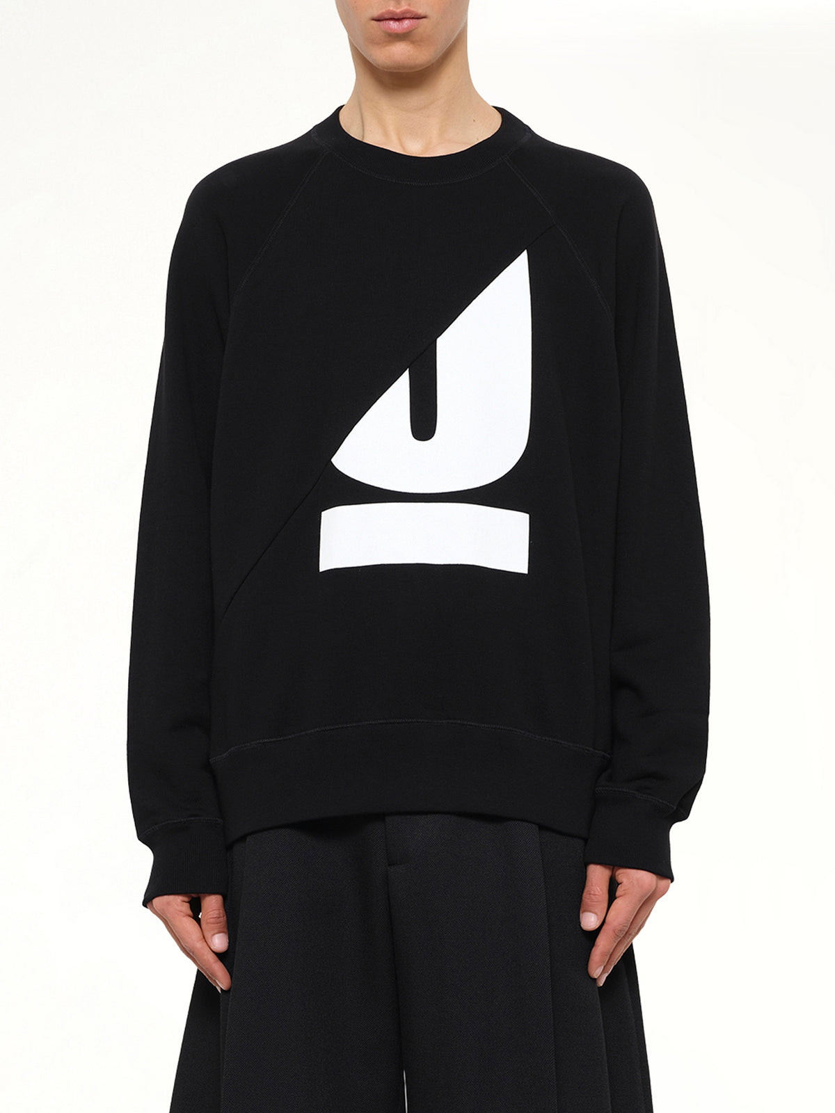 Split U Sweatshirt in Black