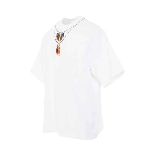 Feathers Necklace Oversized T-Shirt in White/Red