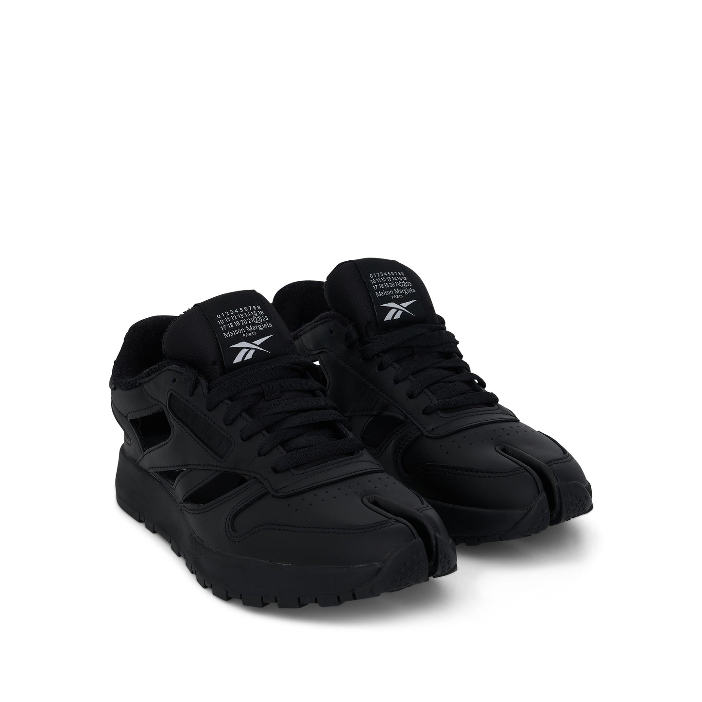 Maison Margiela x Reebok Tabi Gladiator Low Sneaker in Black